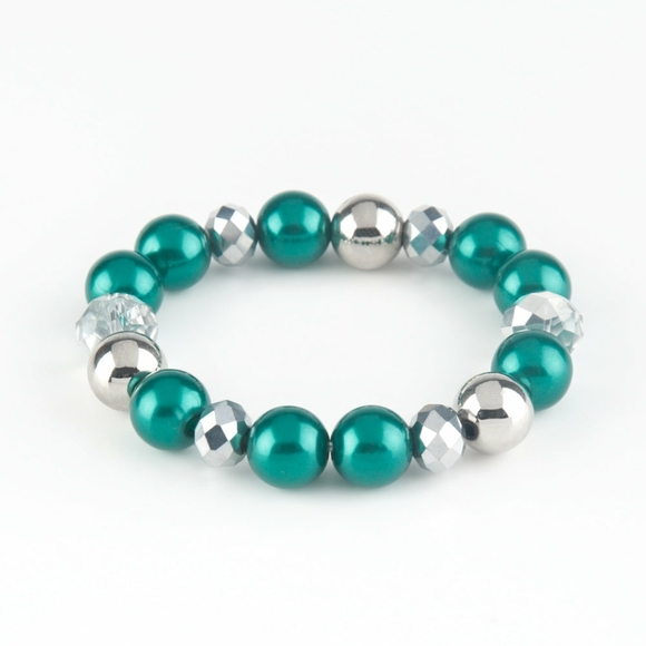 Paparazzi Bracelet - Very VIP Green - Picture 3 of 3